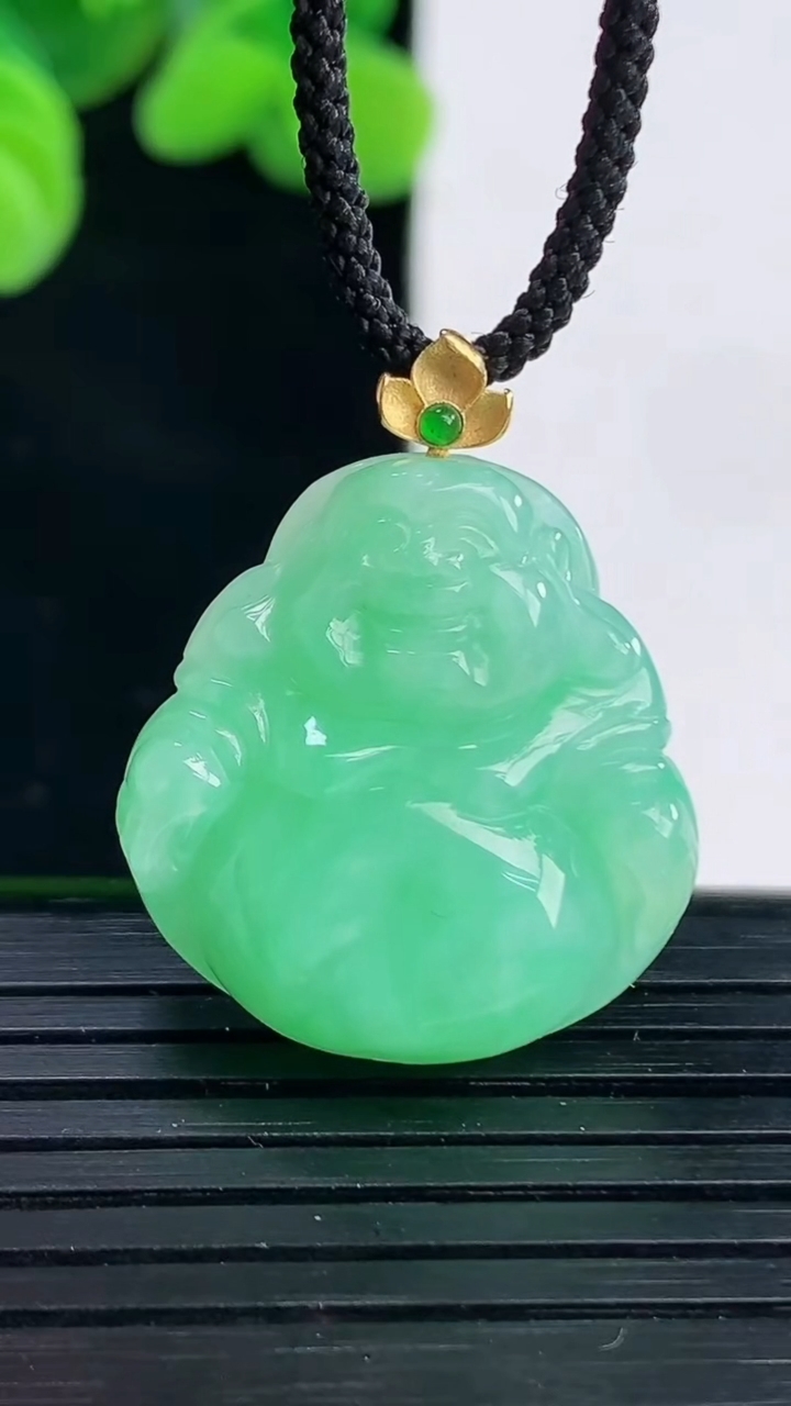 天然A货翡翠佛公吊坠尺寸28.2-22.3-7.4重量:6.47g
4月12日