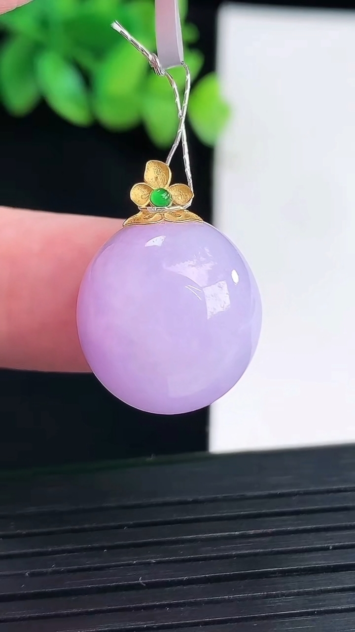 天然A货翡翠18k金紫罗兰蛋面吊坠，尺寸18.5-16.5-9.5重量:4.76g
4月13日