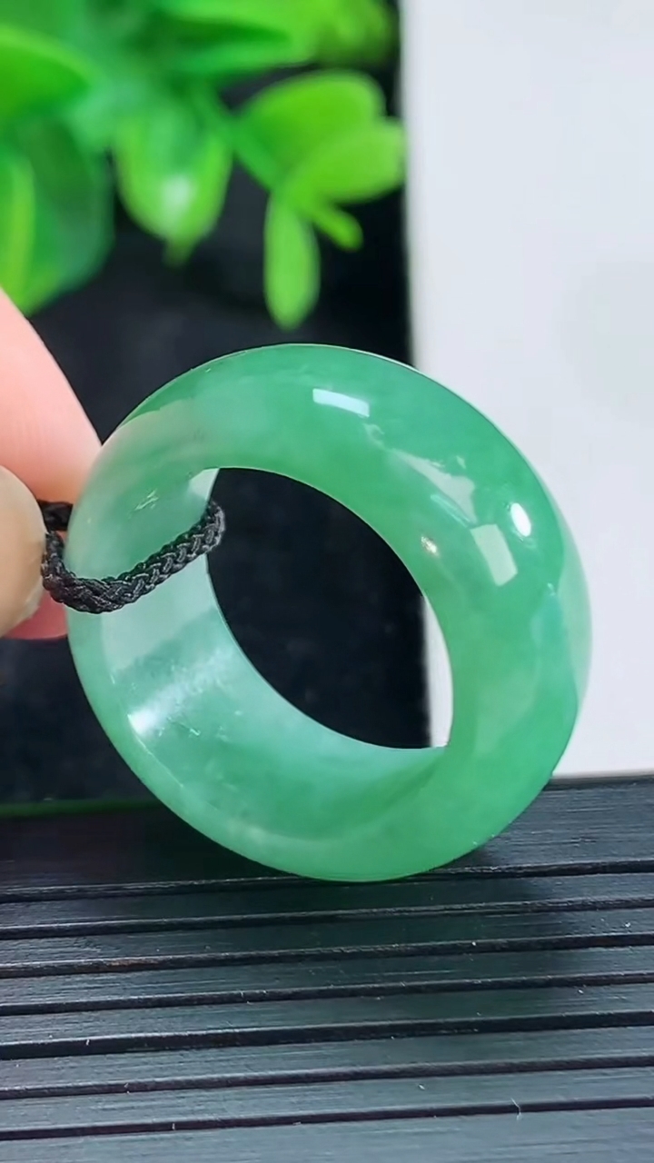 天然A货翡翠指环戒指尺寸19.2-10.7-3.8重:8.68g3322026年4月13日
工厂直销