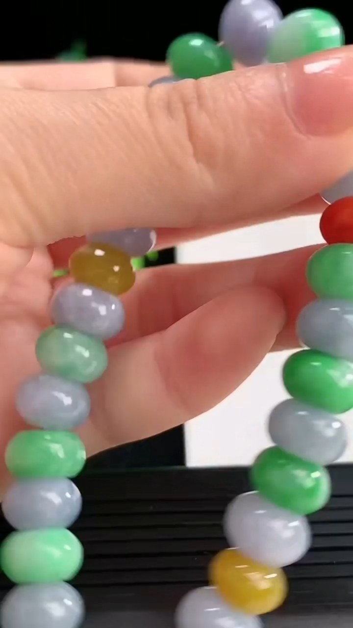 天然A货翡翠四彩算盘珠手串尺寸9.5-6.8重量:35.20g4月13日
工厂直销收藏佳品,种好水足，色泽均匀，有种有色，上手高大气！