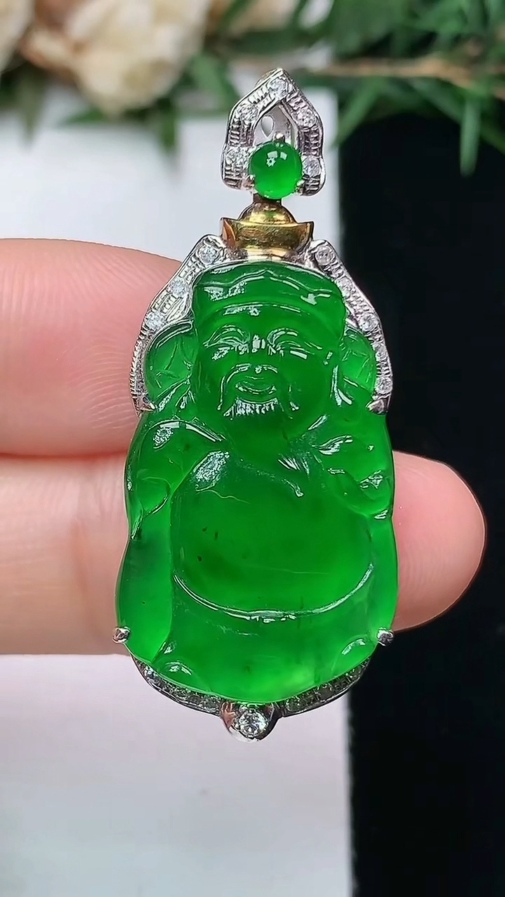天然A货翡翠财神爷吊坠，尺寸38.9-24.9-15.9-7.3，重量:6.21g
4月13日