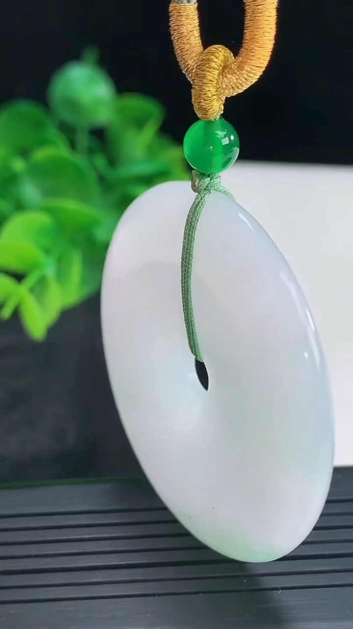 天然A货翡翠平安扣吊坠尺寸48.6-6重:34.71g99
4月13日