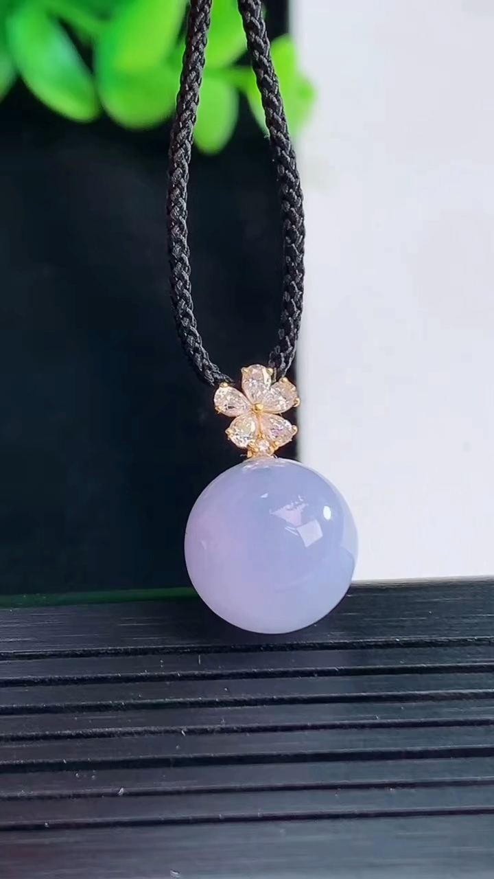 天然A货翡翠18k金紫罗兰圆珠吊坠，尺寸12.5重量:3.50g
4月13日