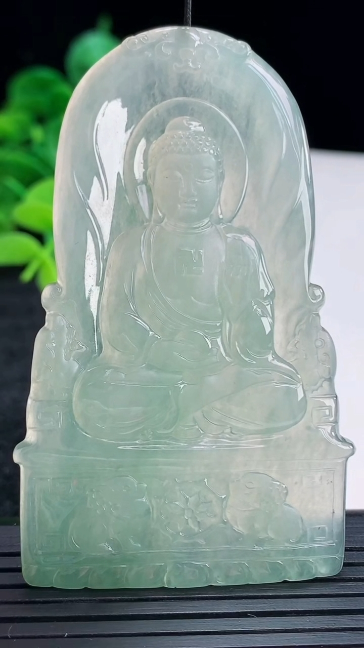 天然A货翡翠阿弥陀佛吊坠尺寸71-44.2-3.8重量:27.62g
4月13日