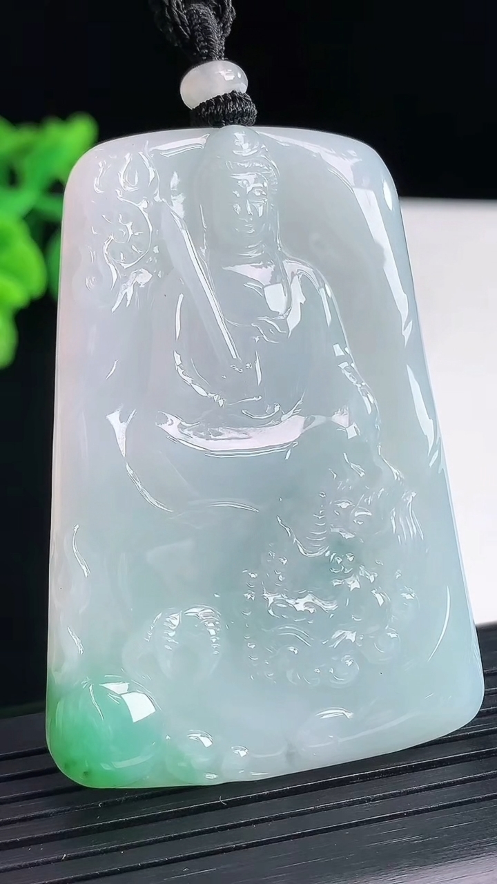 天然A货翡翠文殊菩萨吊坠，尺寸61.6-43-5.2重量:35.32g
4月13日