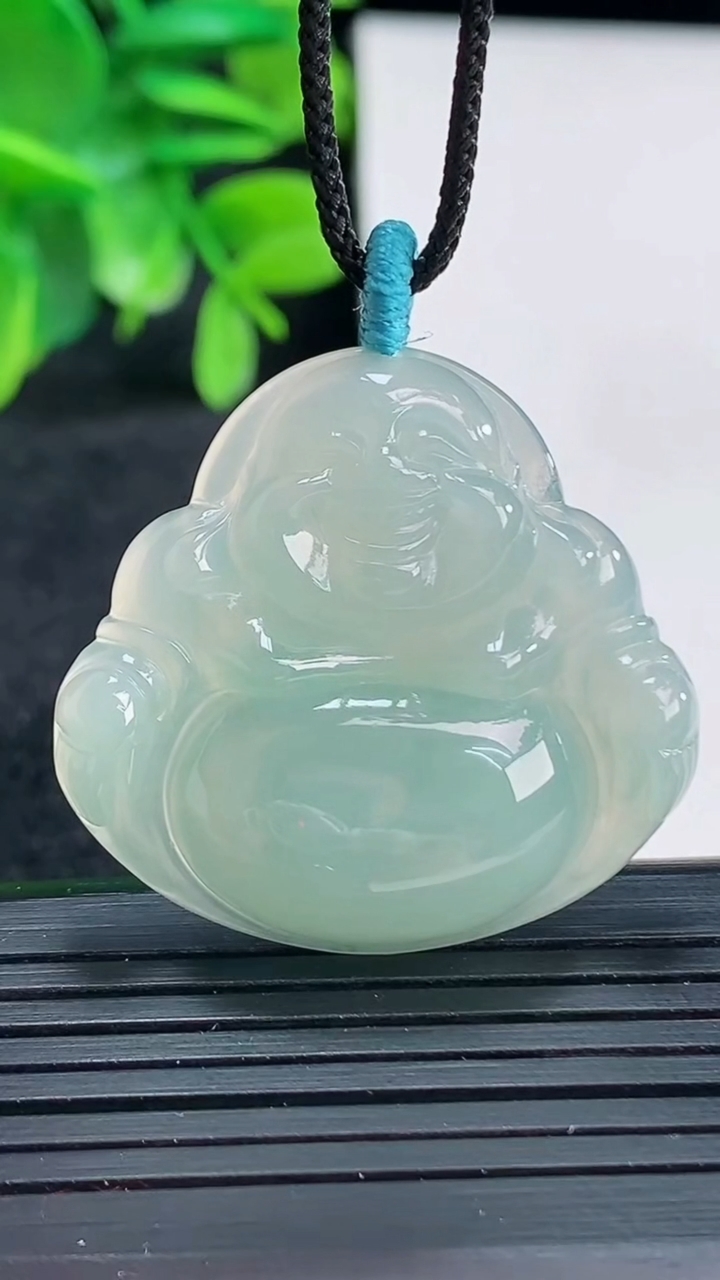 天然A货翡翠佛公吊坠尺寸32.4-34.1-6.1重量:10.00g
4月13日