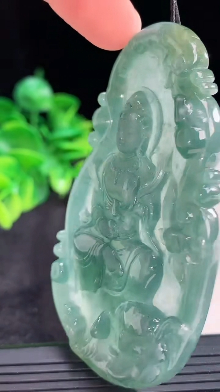 天然A货翡翠蓝水观音菩萨吊坠尺寸77-45-8重:43.15g049
4月13日