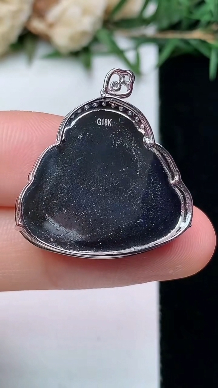 天然A货翡翠佛公吊坠，尺寸19.8-23.5-5.4，重量:3.26g
4月13日