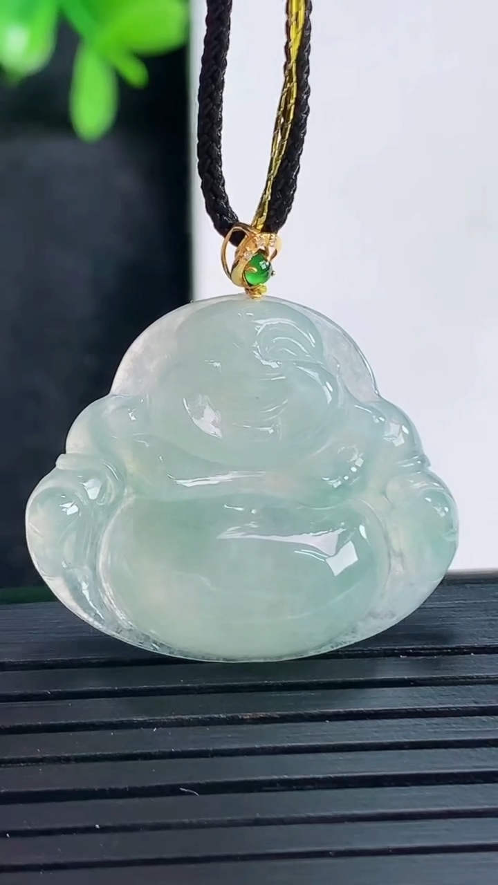 天然A货翡翠18K金飘花佛公吊坠尺寸23.5-27.8-5.8重量:5.53g
4月13日