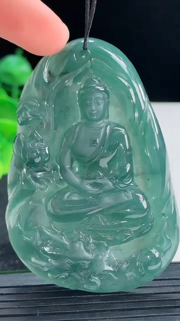 天然A货翡翠蓝水大日如来吊坠尺寸68-47-9重:48.90g049
4月13日