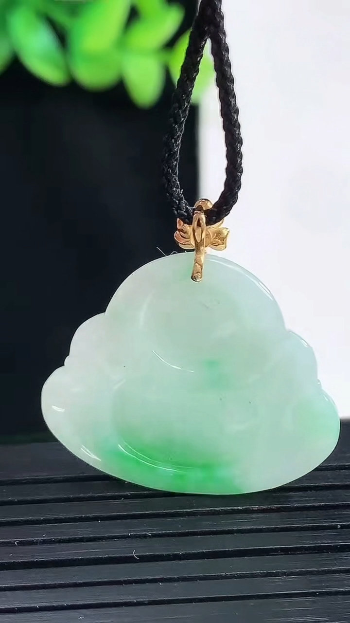 天然A货翡翠佛公吊坠，尺寸25.5-29-6.2重量:6.63g
4月13日