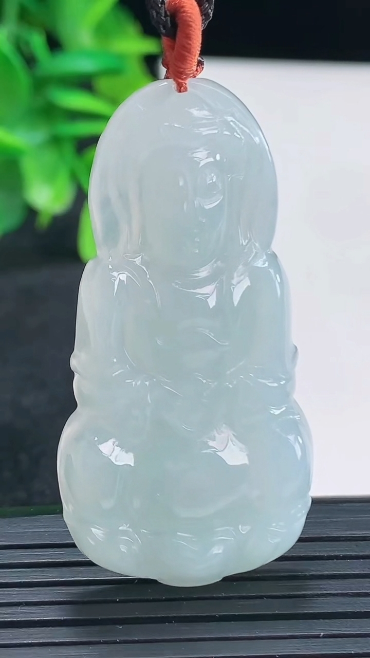 天然A货翡翠观音菩萨吊坠尺寸49-25.3-6.3重量:14.10g
4月13日