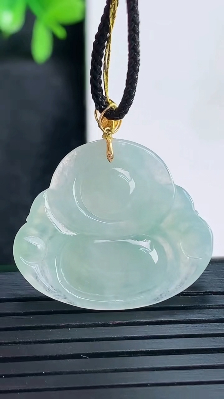 天然A货翡翠18K金飘花佛公吊坠尺寸23.5-27.8-5.8重量:5.53g
4月13日