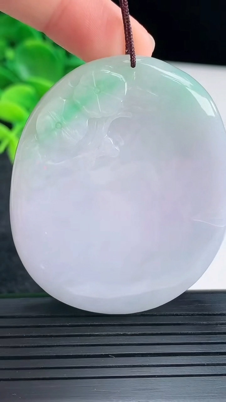 天然A货翡翠梅花鹿吊坠尺寸52-43.9-12.5重量:55.51g
4月13日