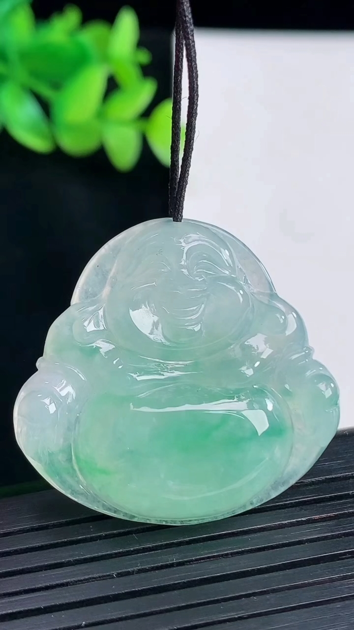 天然A货翡翠佛公吊坠，尺寸33.6-36-6重量:11.56g
4月13日