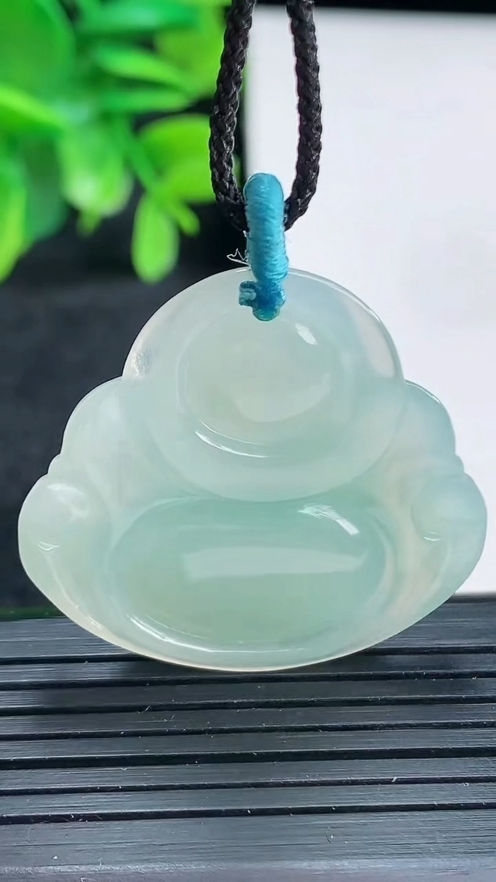 天然A货翡翠佛公吊坠尺寸32.4-34.1-6.1重量:10.00g
4月13日