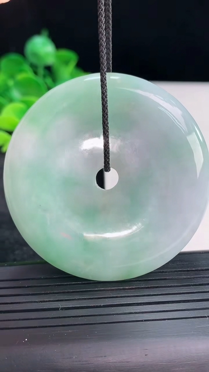 天然A货翡翠鸟语花香 平安扣吊坠尺寸55-12重:72.79g049
4月13日