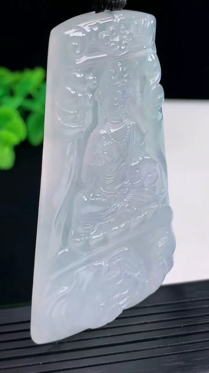 天然A货翡翠紫罗兰普贤菩萨吊坠，尺寸72-45-5.6重量:43.17g
4月13日