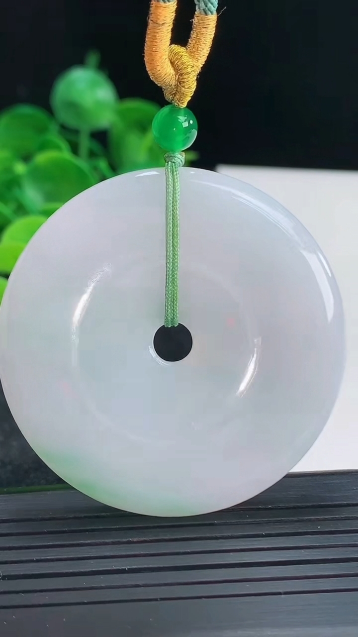 天然A货翡翠平安扣吊坠尺寸48.6-6重:34.71g99
4月13日