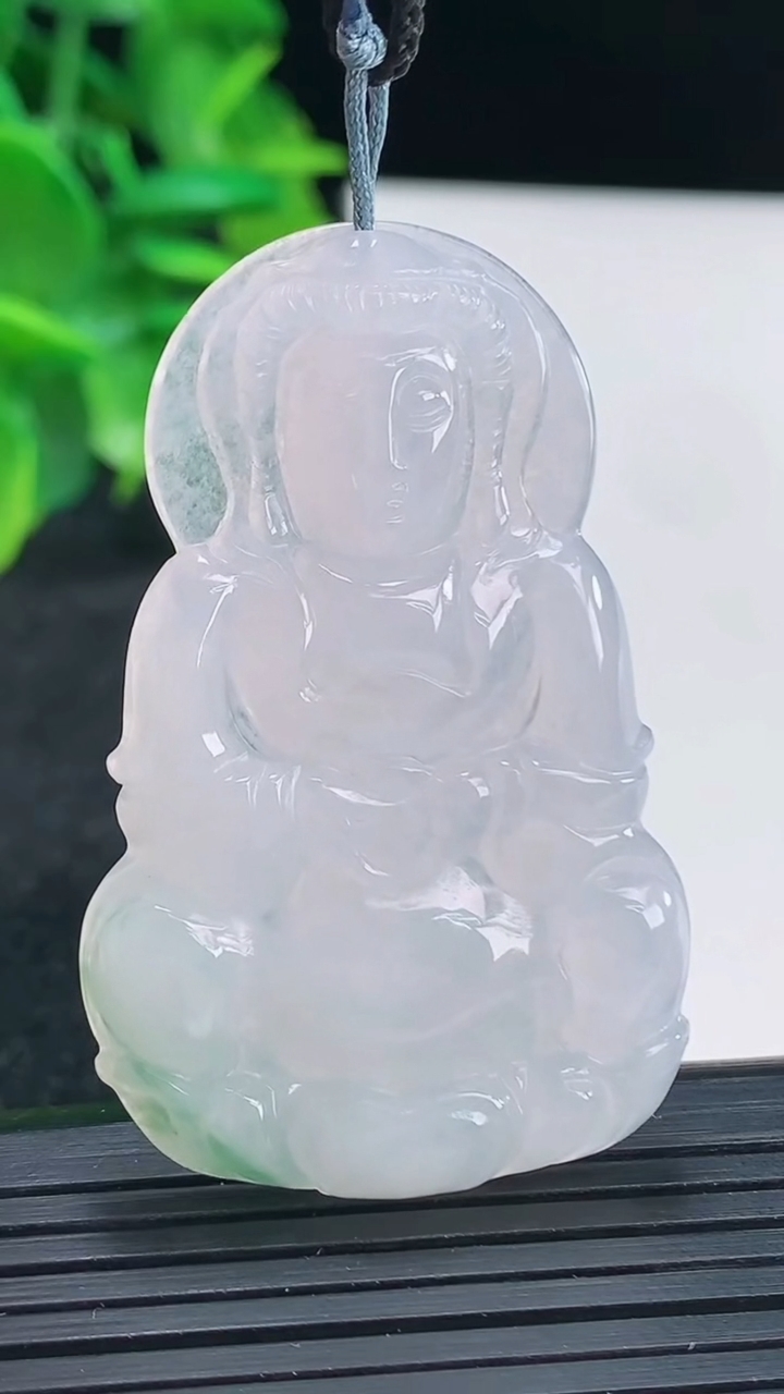 天然A货翡翠观音菩萨吊坠尺寸49.7-31.7-4.6重量:13.75g
4月13日