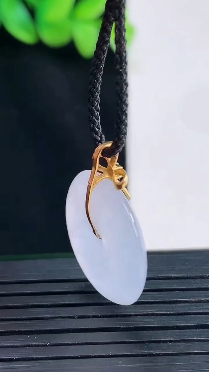 天然A货翡翠18k金紫罗兰平安扣吊坠，尺寸20-5重量:4.05g
4月13日