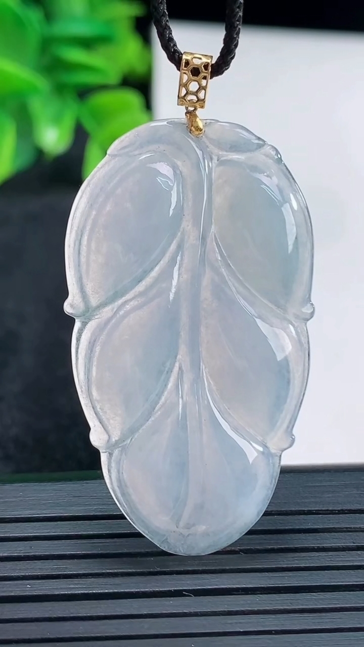 天然A货翡翠18K金紫罗兰金枝玉叶 叶子吊坠尺寸45.6-25.6-3.3重量:6.77g
4月13