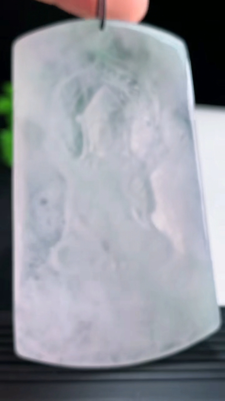 天然A货翡翠冰种飘花虚空藏菩萨吊坠尺寸75.5-45.7-5重量:45.91g
4月13日