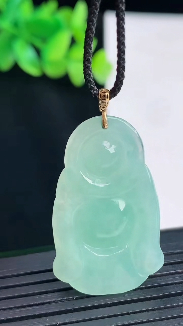 天然A货翡翠站佛吊坠，尺寸36-23-6重量:7.20g
4月13日