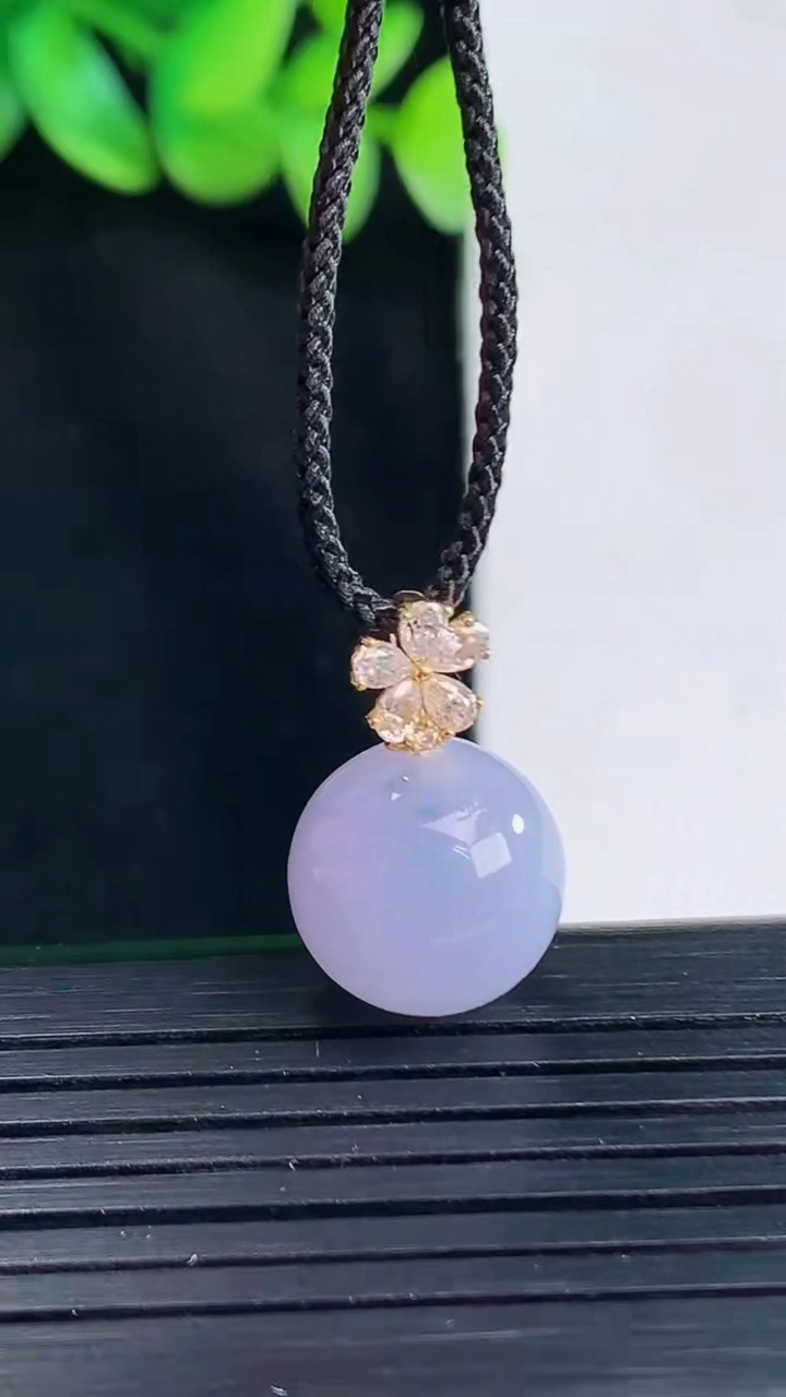 天然A货翡翠18k金紫罗兰圆珠吊坠，尺寸12.5重量:3.50g
4月13日