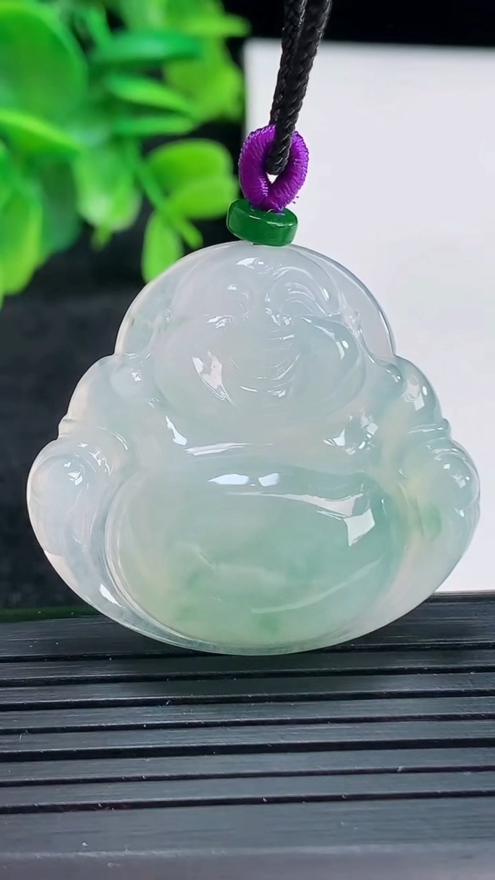 天然A货翡翠飘花佛公吊坠尺寸34-37.3-6.8重量:13.26g
4月13日