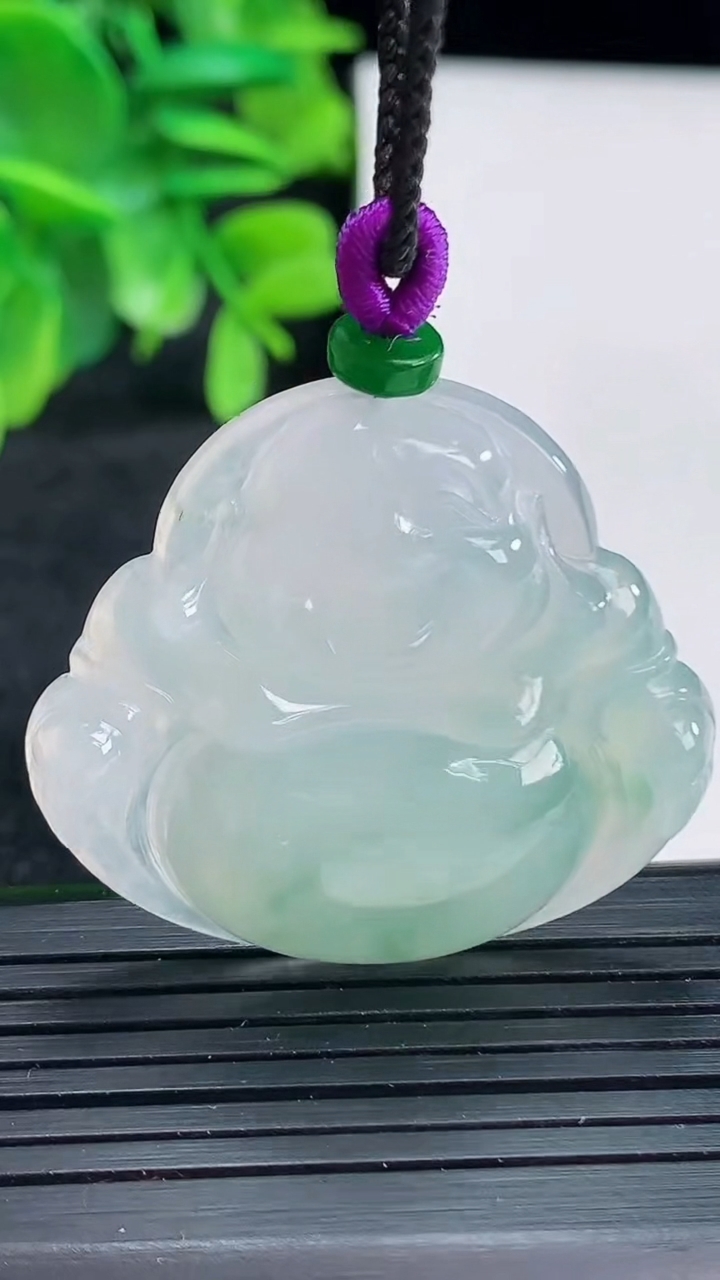 天然A货翡翠飘花佛公吊坠尺寸34-37.3-6.8重量:13.26g
4月13日