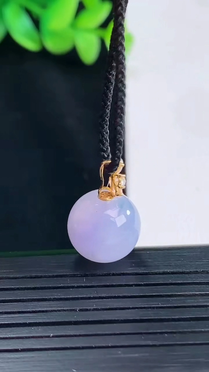 天然A货翡翠18k金紫罗兰圆珠吊坠，尺寸12.5重量:3.50g
4月13日
