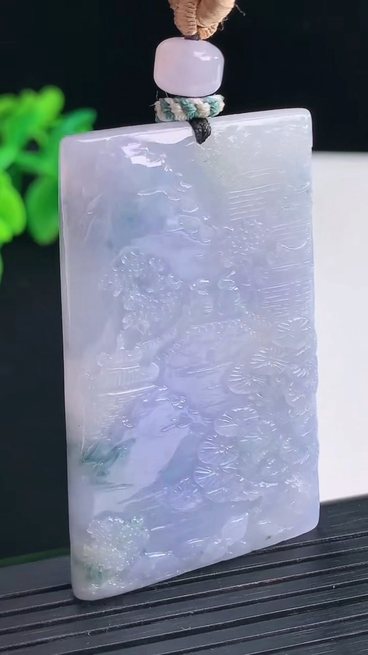 天然A货翡翠紫罗兰飘花山水牌吊坠，尺寸55.6-34-5重量:31.25g
4月13日