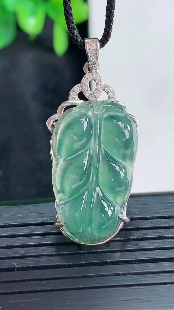 天然A货翡翠925银蓝水金枝玉叶 叶子吊坠尺寸34-17-7.3重:2.65g99
4月13日
