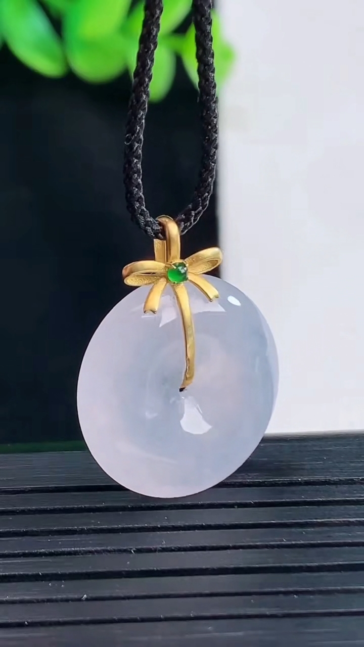 天然A货翡翠18k金紫罗兰平安扣吊坠，尺寸20-5重量:4.05g
4月13日