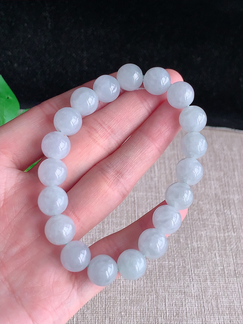 天然A货翡翠白冰圆珠佛珠手串19颗 
尺寸10.4mm 重量36.50g 0412