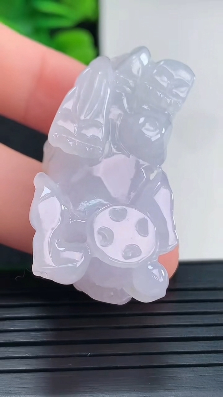 天然A货翡翠紫罗兰貔貅吊坠尺寸42.3-21.1-14.6重量:25.13g
4月13日