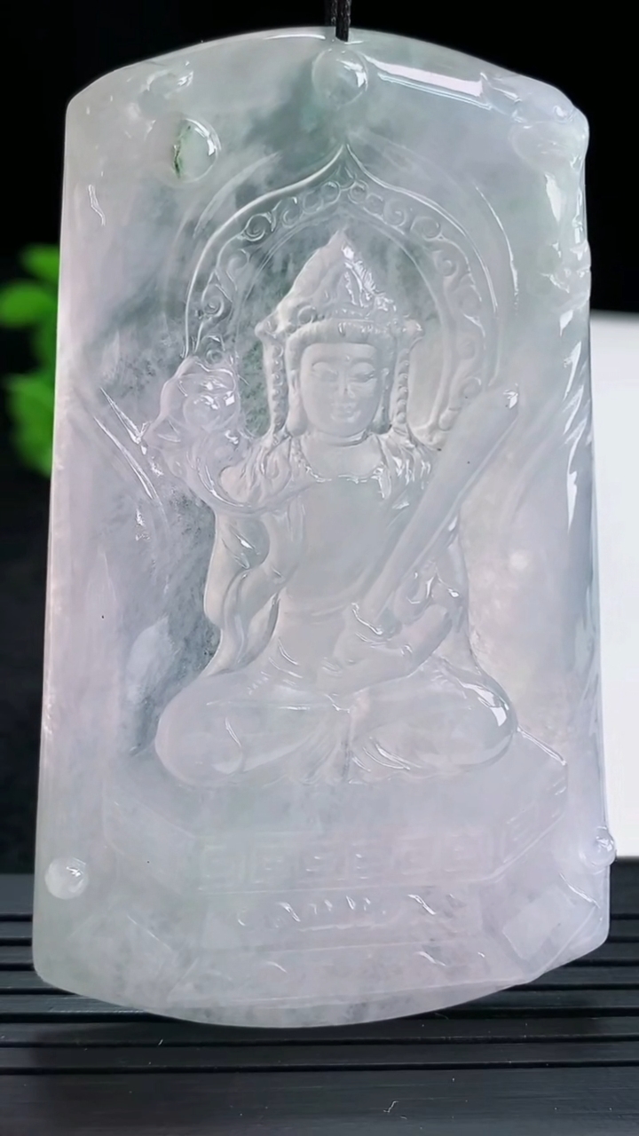 天然A货翡翠冰种飘花虚空藏菩萨吊坠尺寸75.5-45.7-5重量:45.91g
4月13日