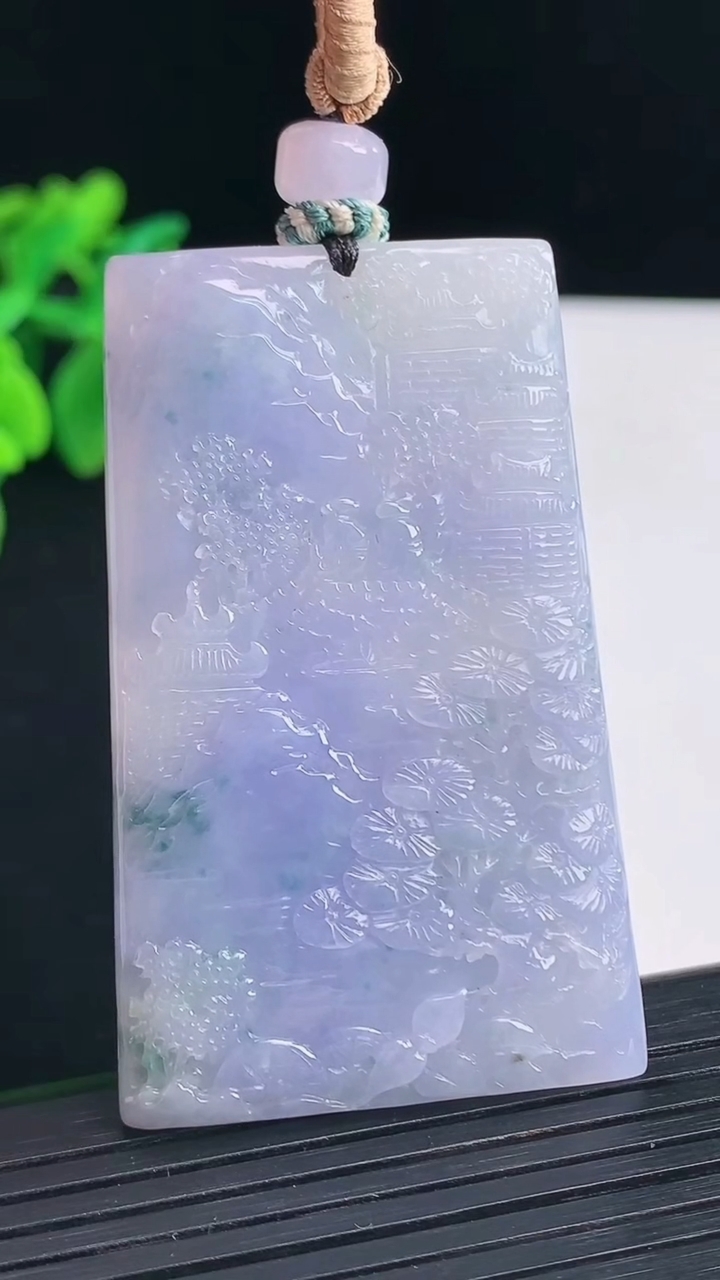 天然A货翡翠紫罗兰飘花山水牌吊坠，尺寸55.6-34-5重量:31.25g
4月13日