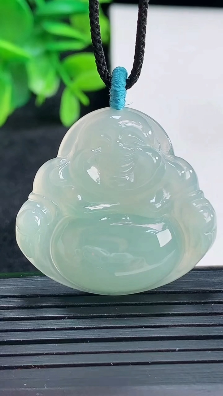 天然A货翡翠佛公吊坠尺寸32.4-34.1-6.1重量:10.00g
4月13日