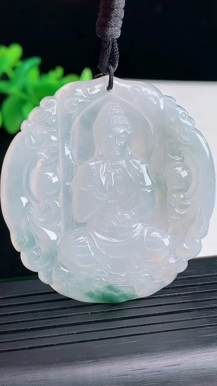 天然A货翡翠飘花阿弥陀佛吊坠，尺寸53-5重量:24.09g
4月13日