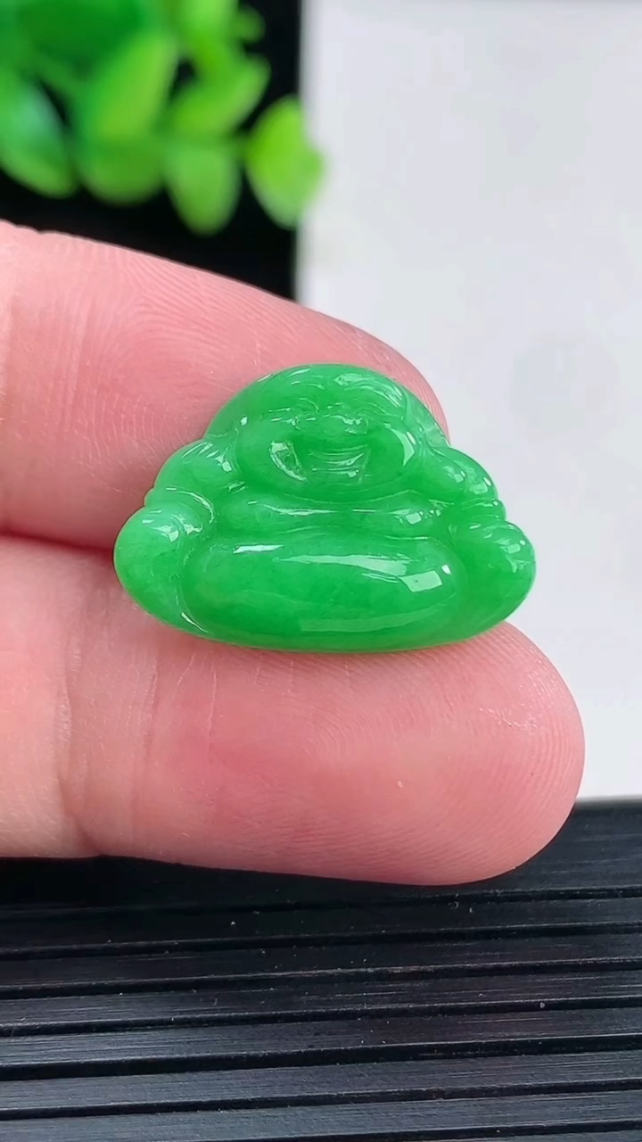 天然A货翡翠满满佛公吊坠，尺寸15.5-22-4.5重量:2.34g
4月13日