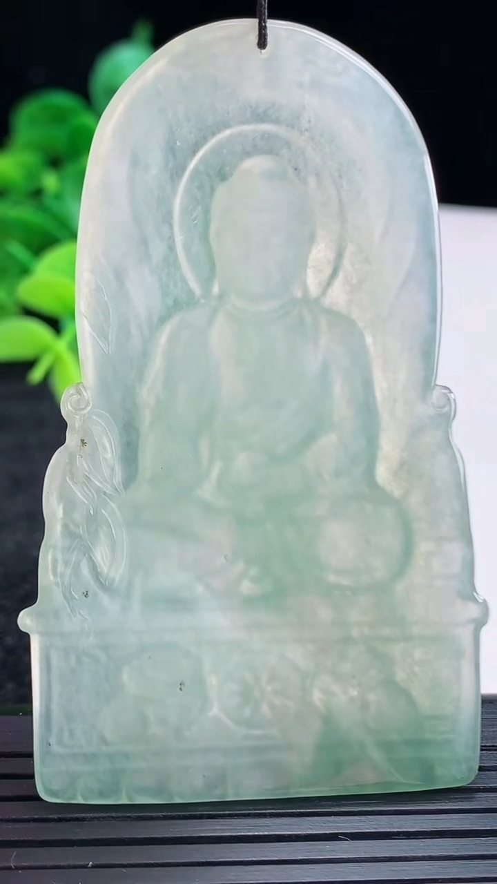 天然A货翡翠阿弥陀佛吊坠尺寸71-44.2-3.8重量:27.62g
4月13日