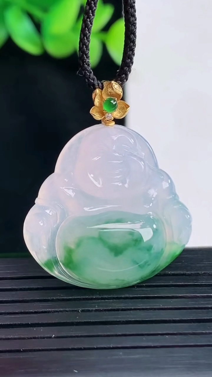 天然A货翡翠种飘花佛公吊坠，尺寸26-28.5-6重量:7.08g
4月13日