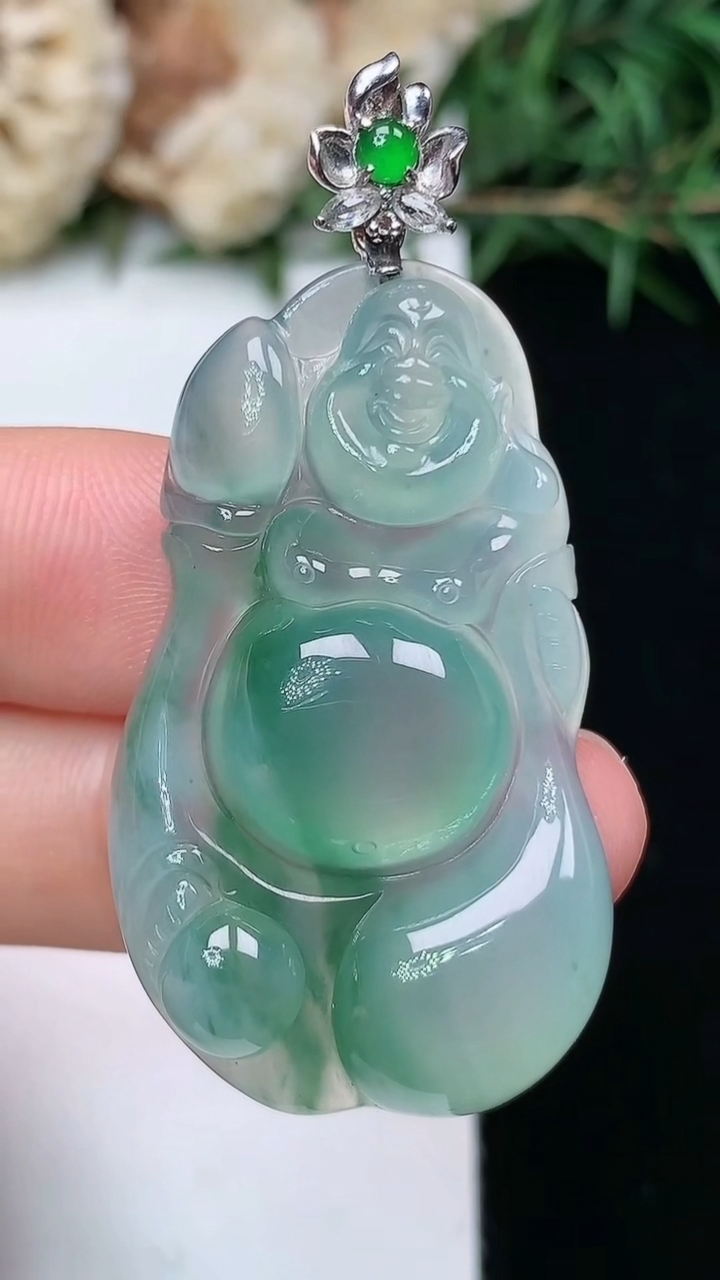 天然A货翡翠布袋佛吊坠，尺寸38-22.7-6.7，重量:9.54g
4月13日