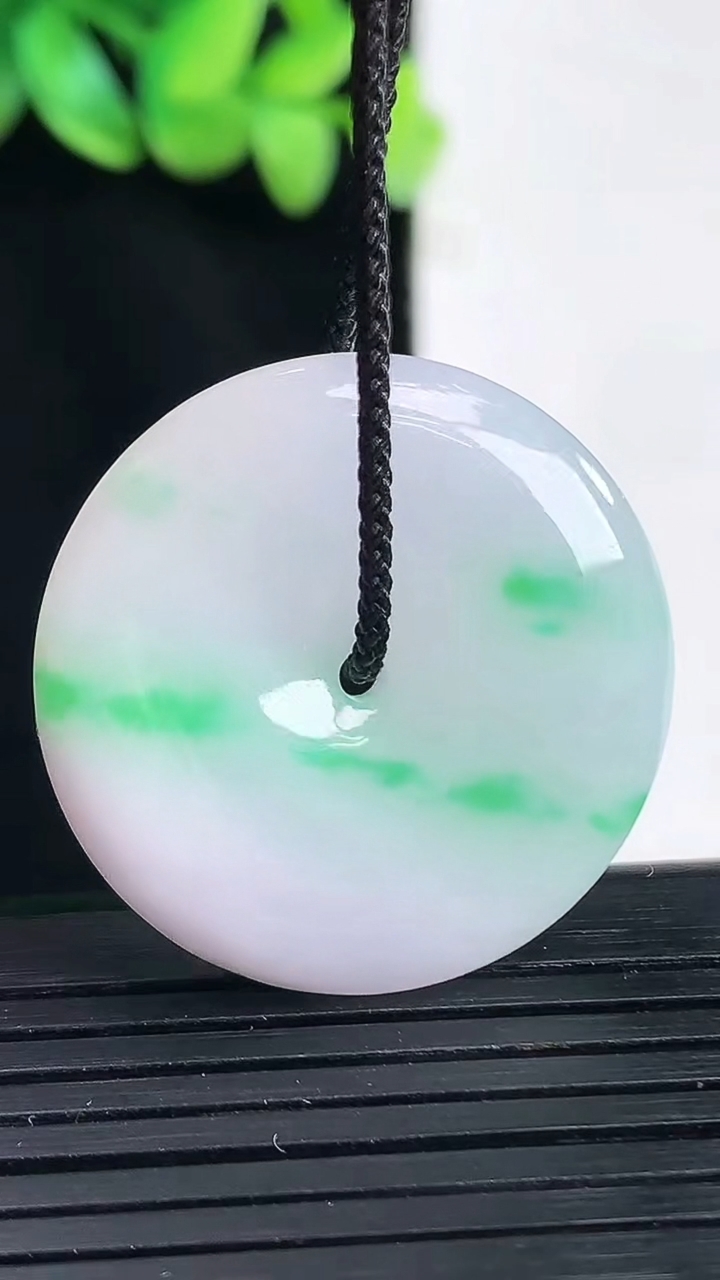 天然A货翡翠平安扣吊坠，尺寸31-5.8重量:11.72g
4月13日