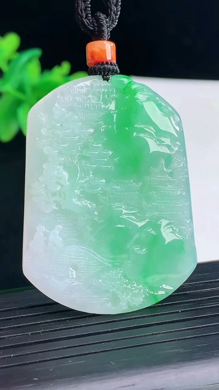 天然A货翡翠山水牌吊坠，尺寸48-36-5重量:21.77g
4月13日