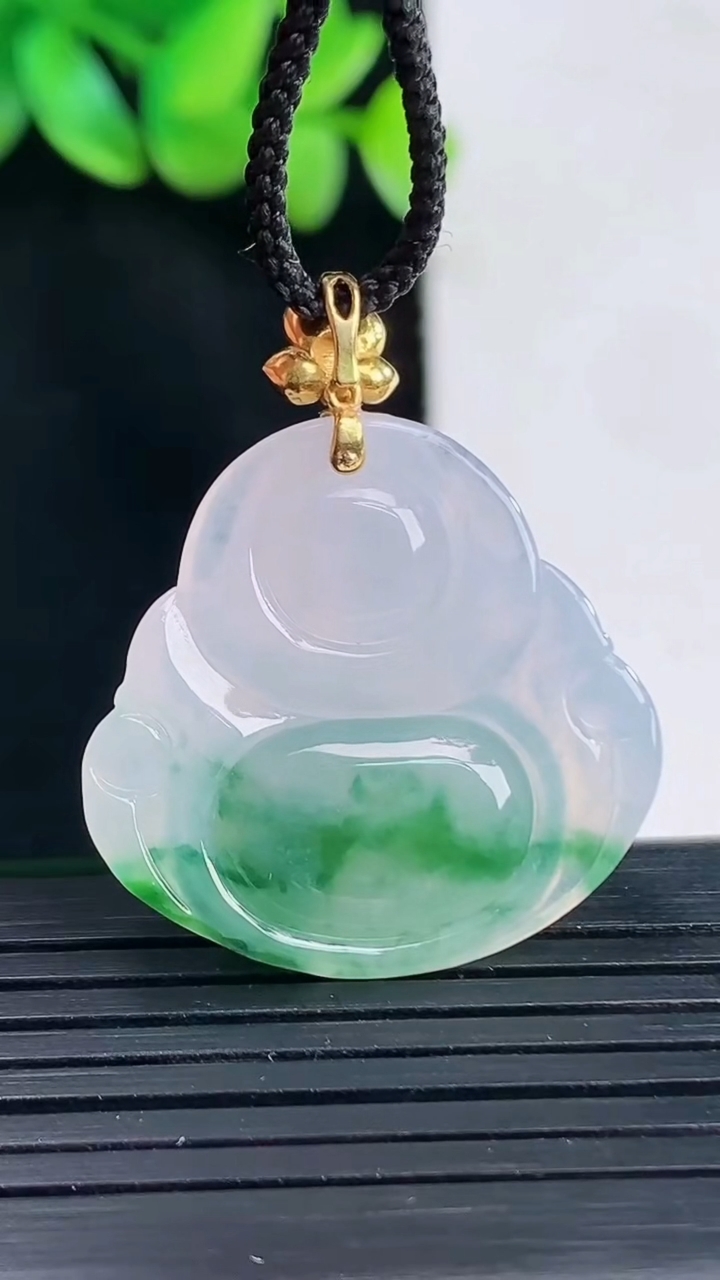 天然A货翡翠种飘花佛公吊坠，尺寸26-28.5-6重量:7.08g
4月13日