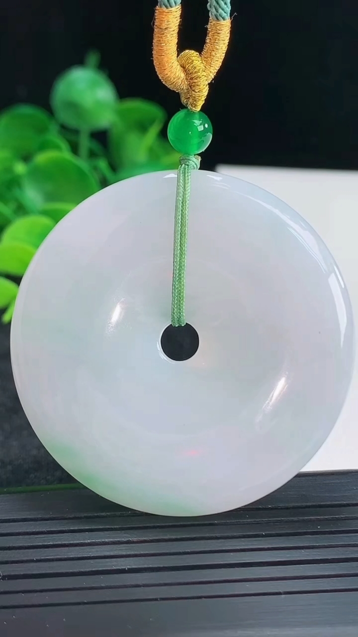 天然A货翡翠平安扣吊坠尺寸48.6-6重:34.71g99
4月13日