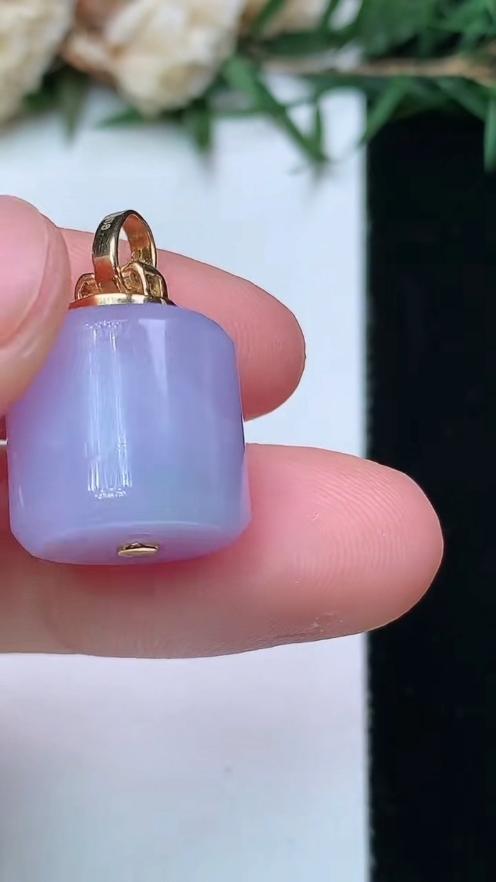 天然A货翡翠k金紫罗兰平安柱吊坠，尺寸12.4-13.6，重量:6.45g
4月13日